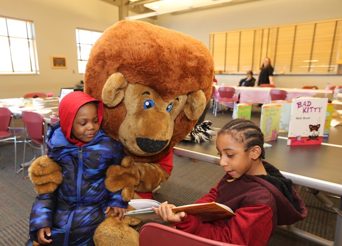 Milwaukee-Public-Library-Foundation-Browser-Book-Bash-Bad-Kitty-at-Washington-Park-Library